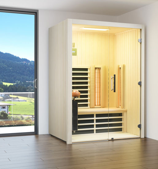 Infrarotkabinen von MAG Wellnesskonzepte – Modell Triosol Glas – spannender Kontrast durch helles Espenholz und dunkle Flächenheizung