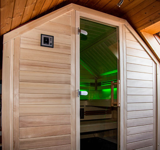 Einbauvariante des Saunabauers MAG Wellnesskonzepte – Sauna unterm Dach