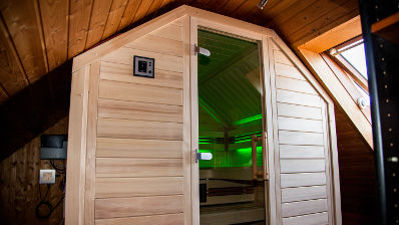 Sauna unterm Dach - eingebaut von MAG Wellnesskonzepte – Saunabauer für Berlin und Brandenburg