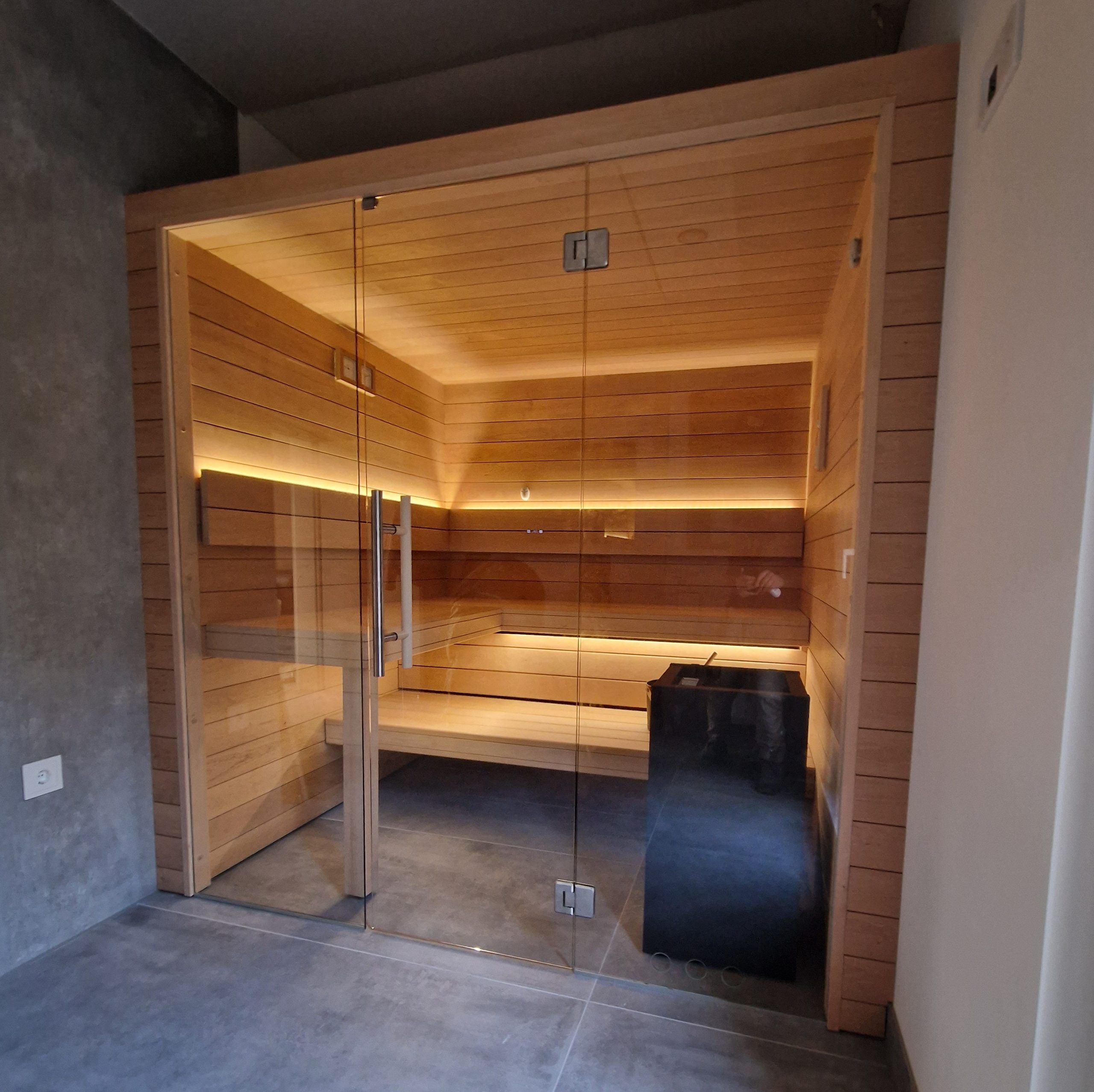 Sauna im Bad - eingebaut von MAG Wellnesskonzepte – Saunabauer für Berlin und Brandenburg